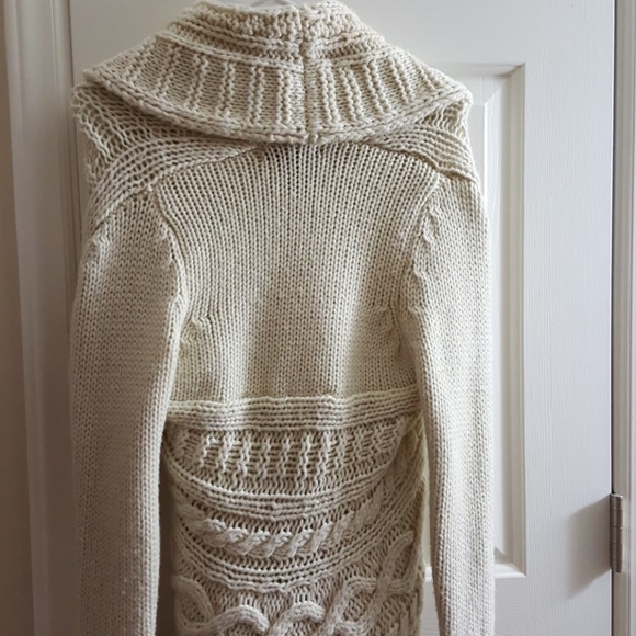 ** Sweater** - Picture 6 of 7